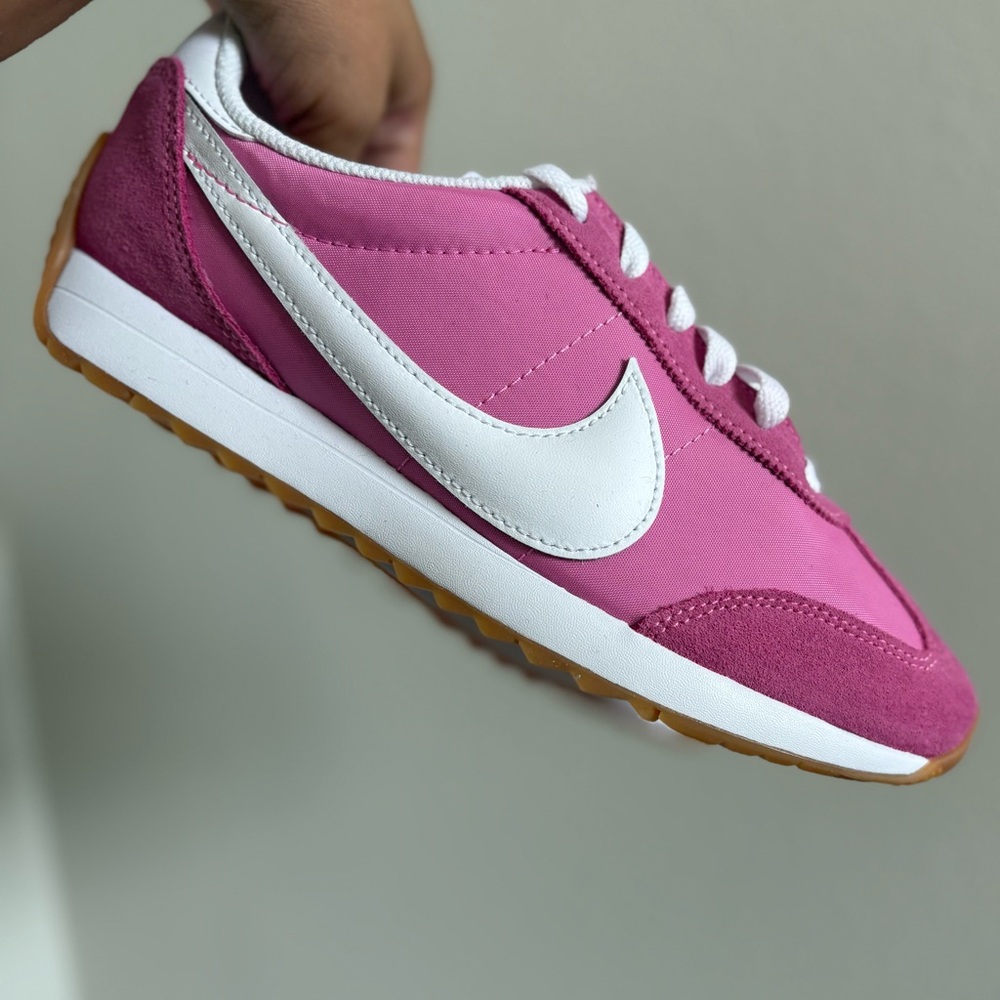 Nike Women’s Pacific ‘Playful Pink/White’ Gum Sneakers - Picture 9 of 9